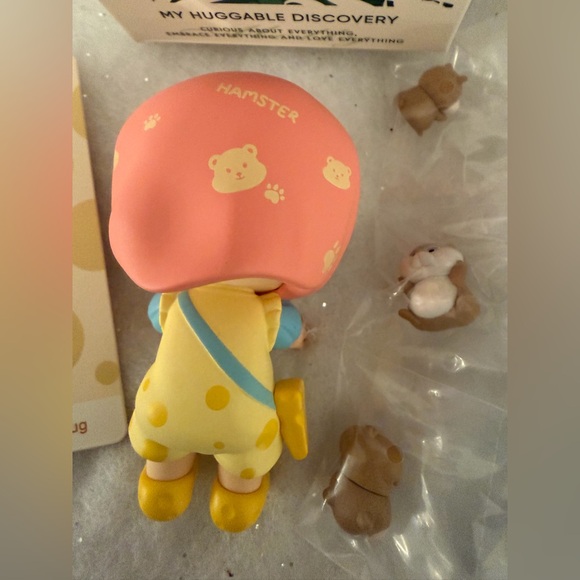 Pop Mart Baby Molly, My Huggable Discovery series, “A Little Hug” - Picture 5 of 10